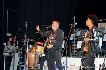 Acto de presentación de la murga teldense Los Nietos de Sarymanchez en el Teatro Víctor Jara de Vecindario (Foto Francisco Javier Santana)